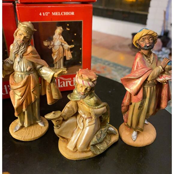 2007 Pelligrini Family Nativity Dillards Trimmings 7 piece With Boxes - Picture 4 of 4